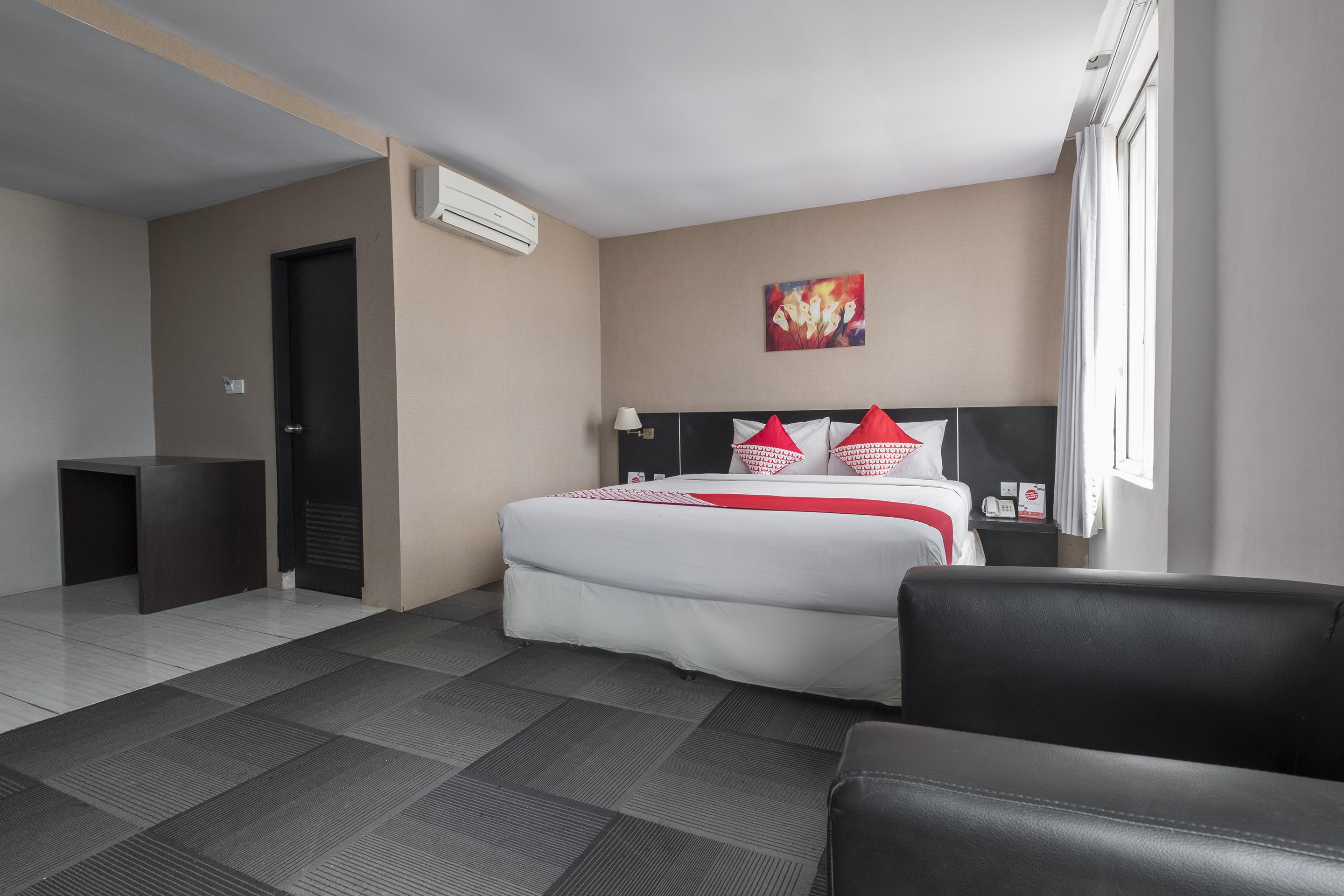 Urbanview Hotel Asyra Makassar Exterior photo