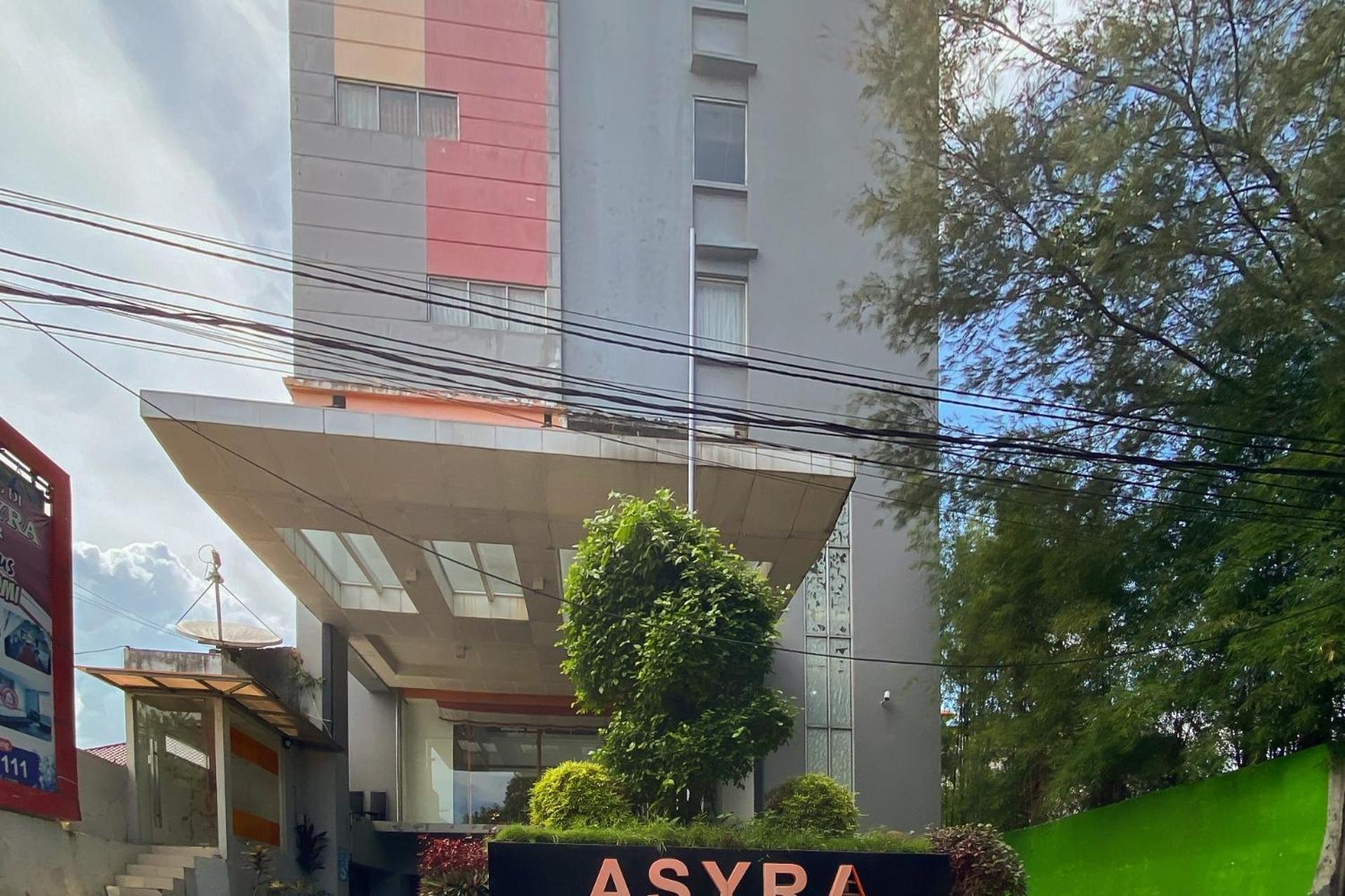Urbanview Hotel Asyra Makassar Exterior photo