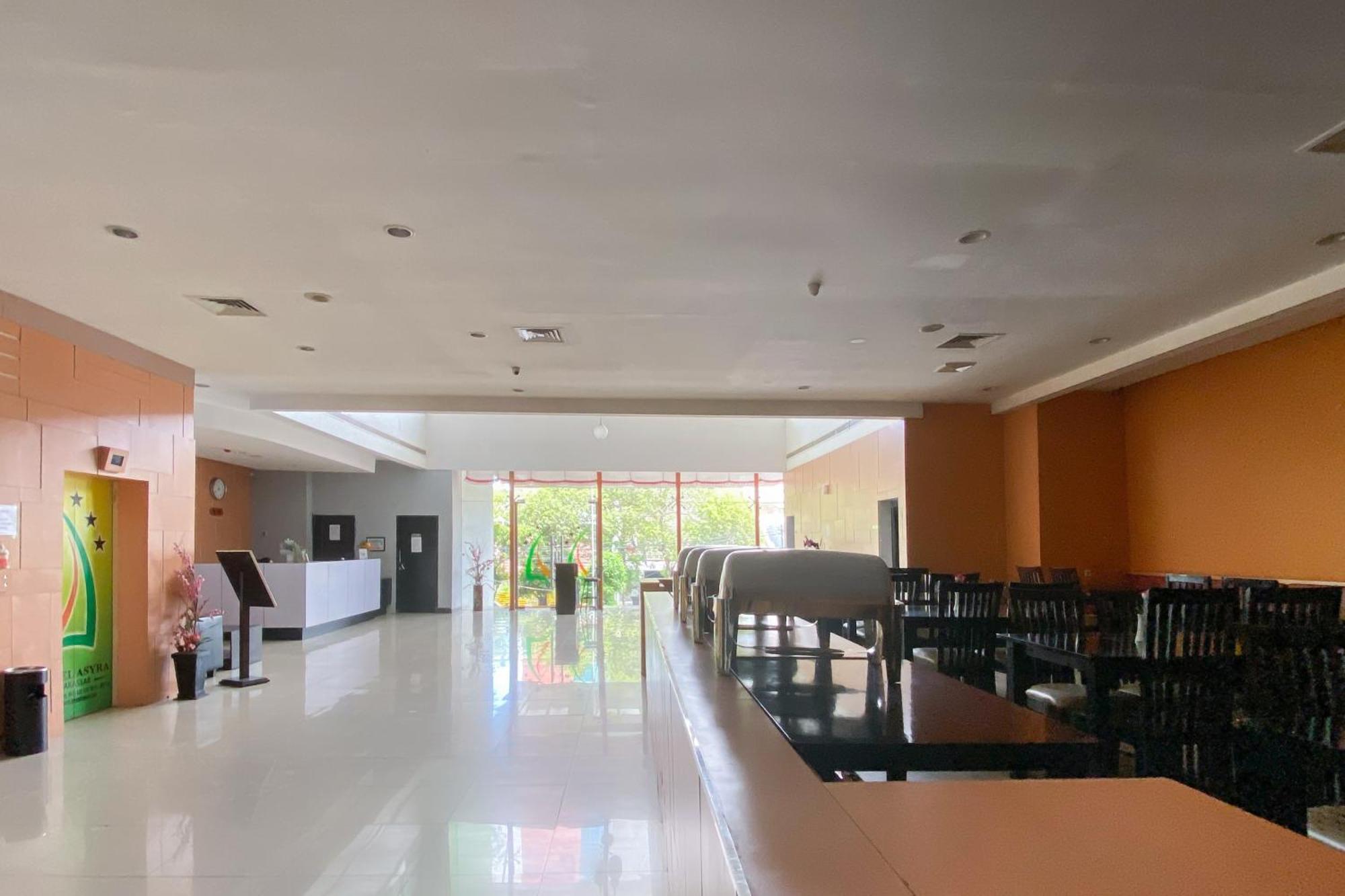 Urbanview Hotel Asyra Makassar Exterior photo