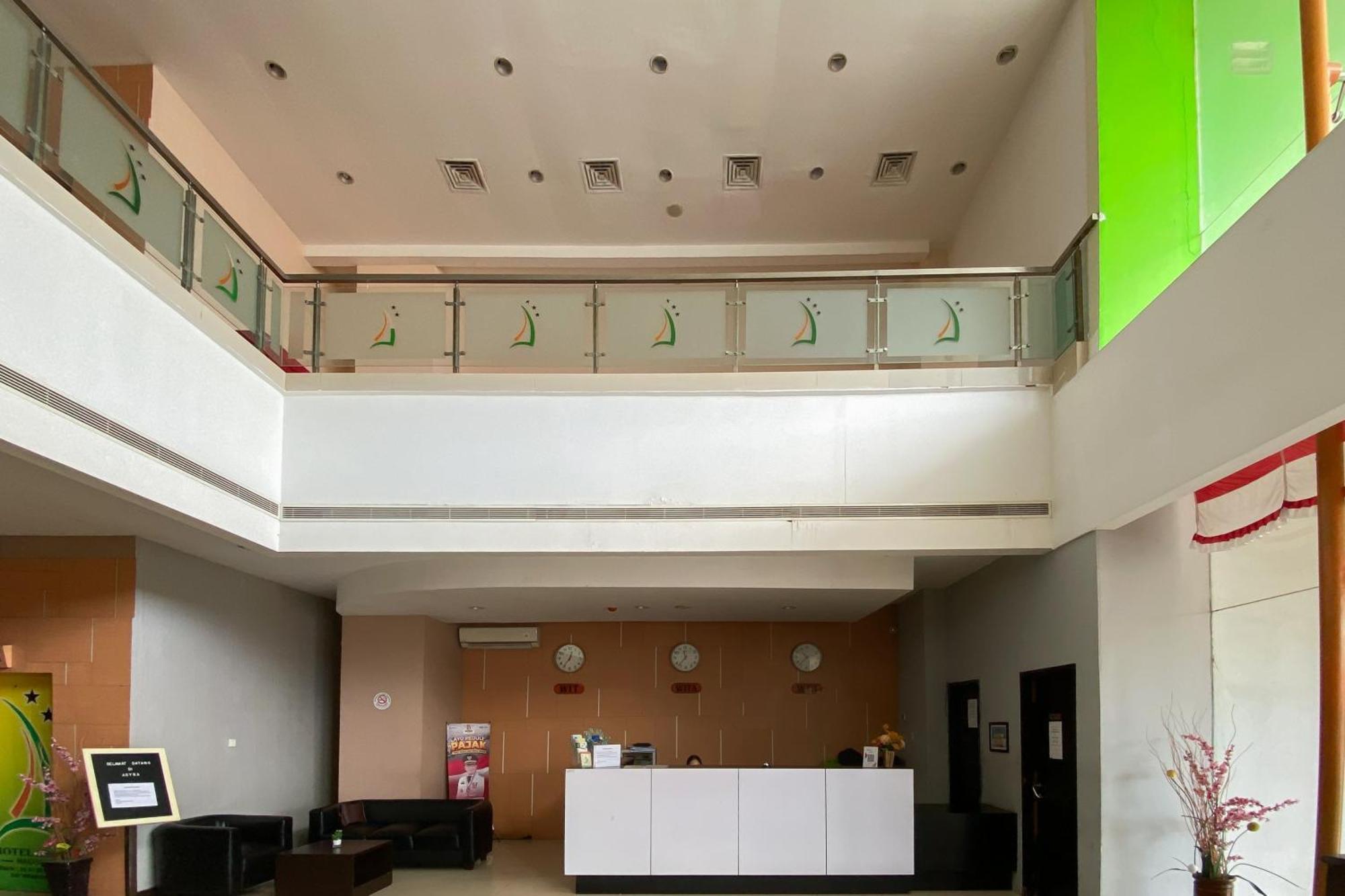 Urbanview Hotel Asyra Makassar Exterior photo