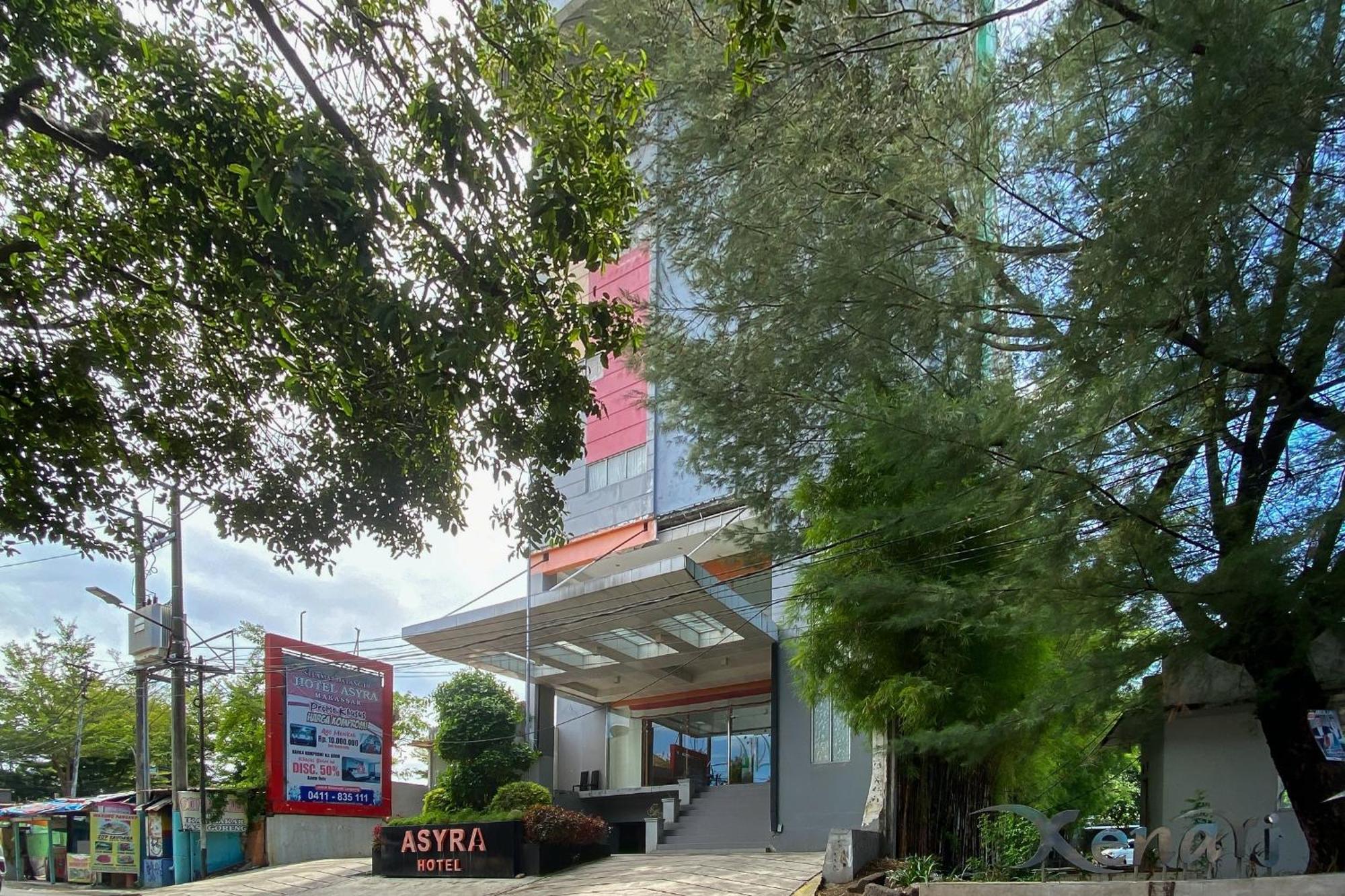 Urbanview Hotel Asyra Makassar Exterior photo