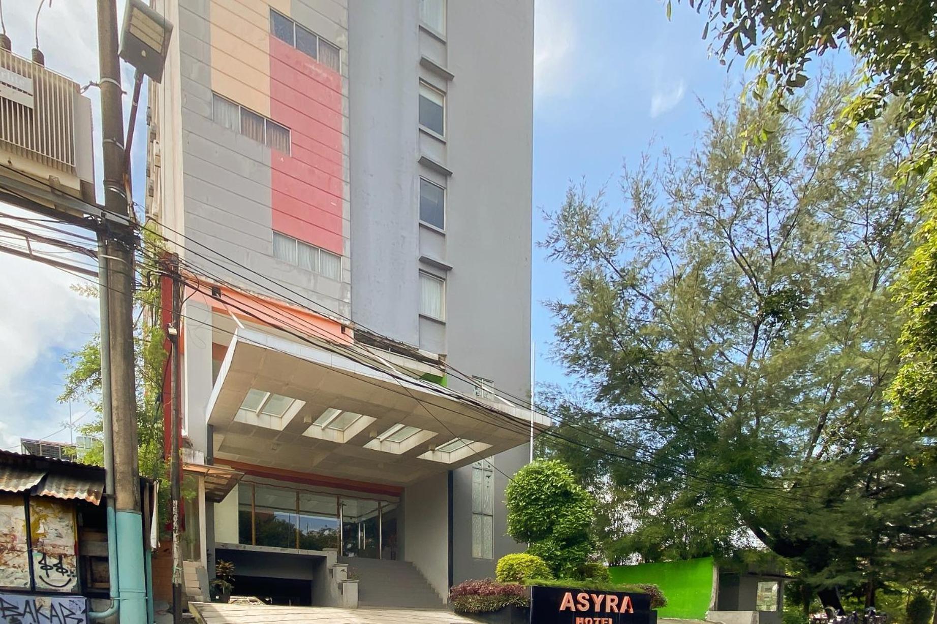 Urbanview Hotel Asyra Makassar Exterior photo