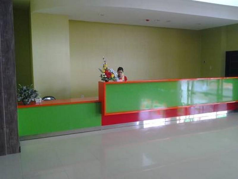 Urbanview Hotel Asyra Makassar Exterior photo