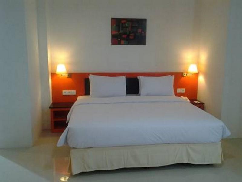 Urbanview Hotel Asyra Makassar Exterior photo